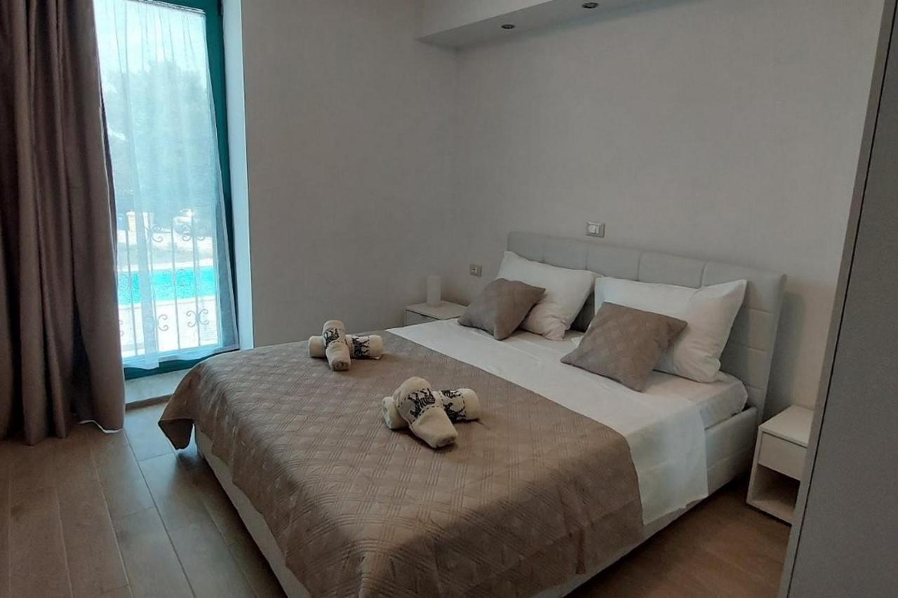 Family Friendly With A Swimming Pool Pomer, Medulin - 17681 Apartmán *