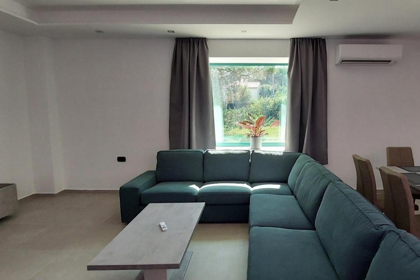 Family Friendly With A Swimming Pool Pomer, Medulin - 17681 Apartmán